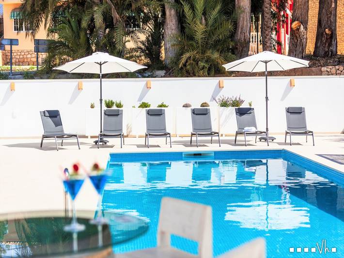 Ferienwohnung für 2 Personen, mit Balkon und Terrasse sowie Pool