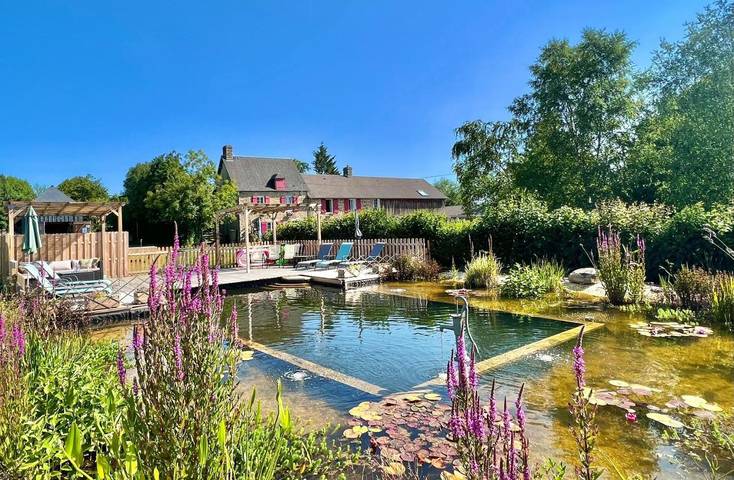 Gîte pour 8 personnes, avec Terrasse et Jardin ainsi que Piscine et Vue à Vassy