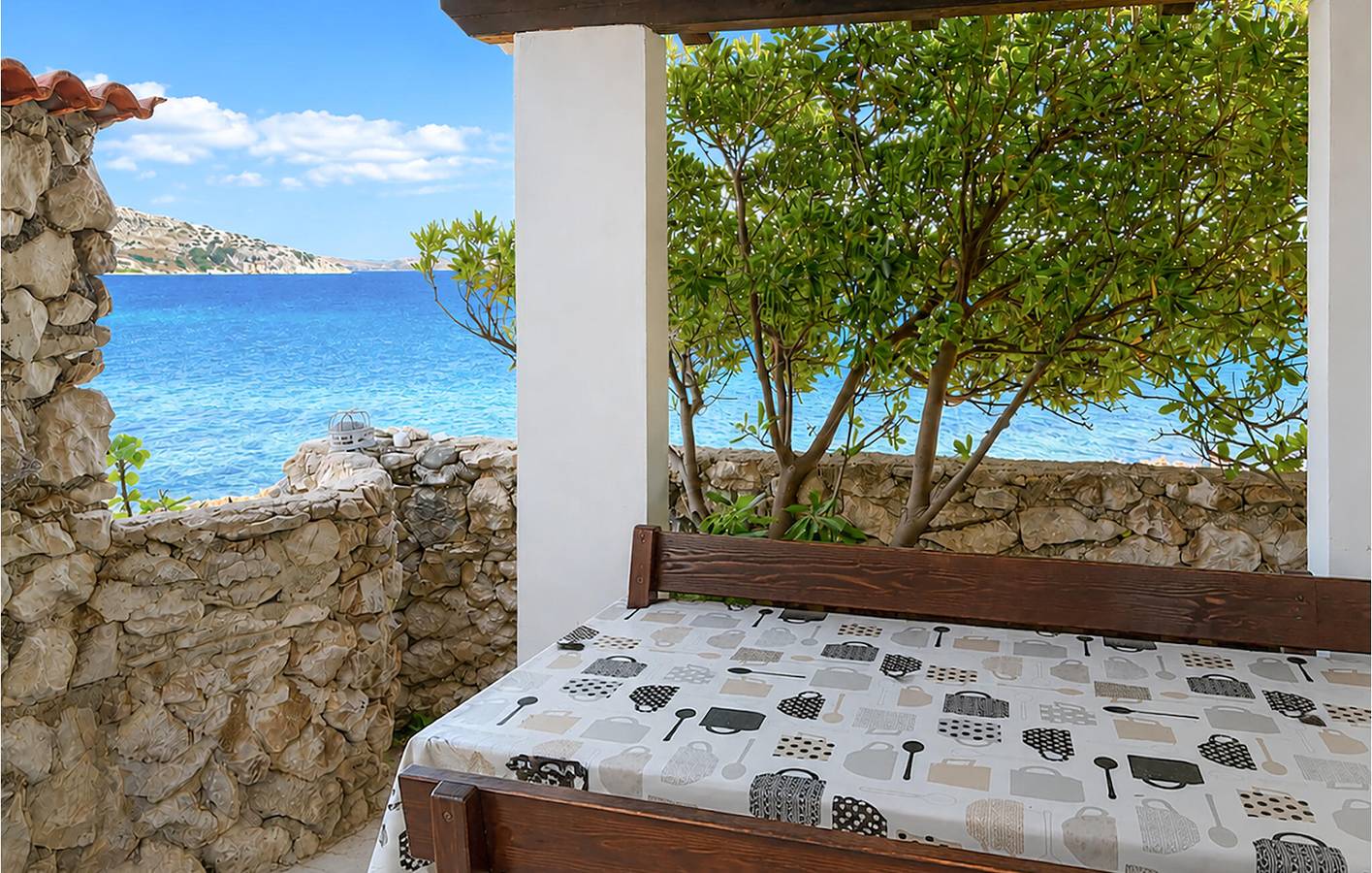 Ganze Ferienwohnung, Urlaubsparadies an der Küste: Luftiges Apartment mit Meerblick und Garten, 800 m vom Strand entfernt in Pag