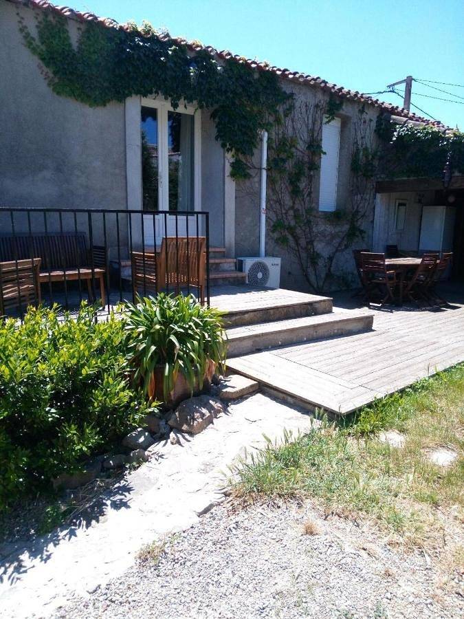 Gîte pour 4 personnes, avec Terrasse et Jardin ainsi que Piscine et Vue à Azillanet