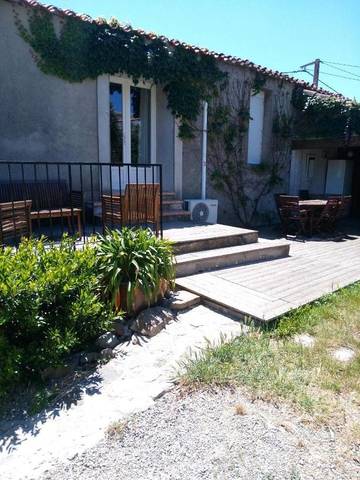 Gîte pour 4 personnes, avec jardin ainsi que vue et piscine à Azillanet