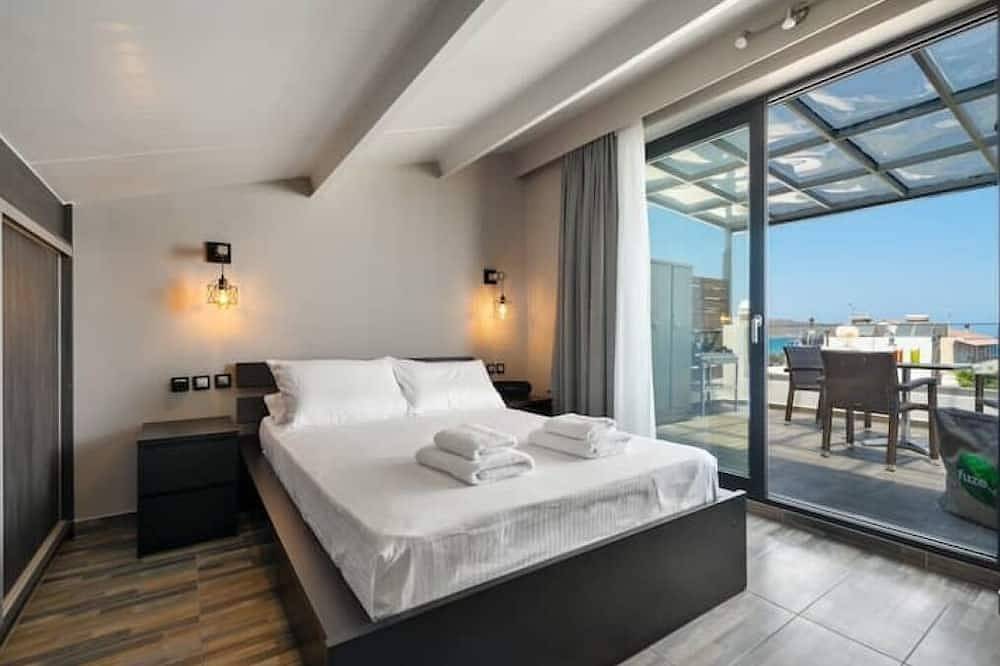 Villa Cicada Chania, Beachside Villa, Car included With Seaview 🚗🌊 in Agia Marina, Chaniaregionen