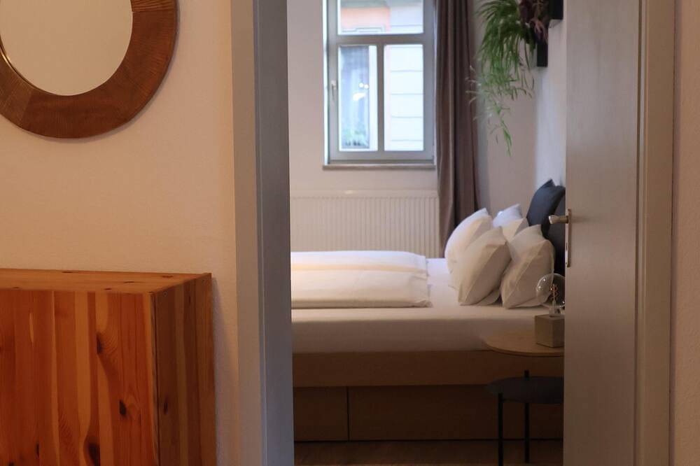 Ganze Wohnung, Modernes Appartement (73qm) mit Balkon und 2 Schlafzimmern in Dettelbach, Fränkisches Weinland