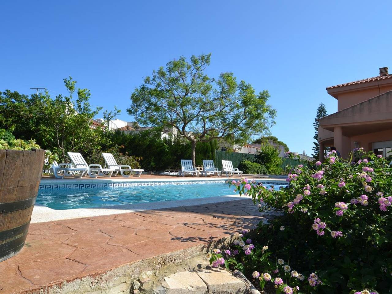 Villa Benifer con gran piscina privada y jardin en Riumar, Costa Dorada in Riumar, Delta del Ebro