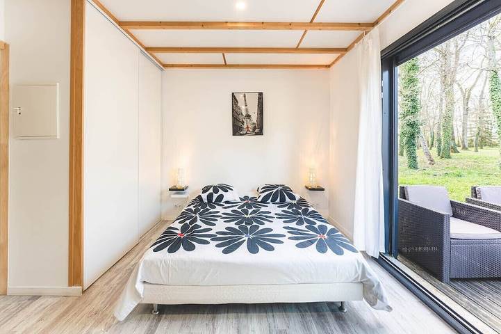 Location de vacances pour 4 personnes, avec jardin et terrasse ainsi que piscine et jacuzzi à Montamisé - 2