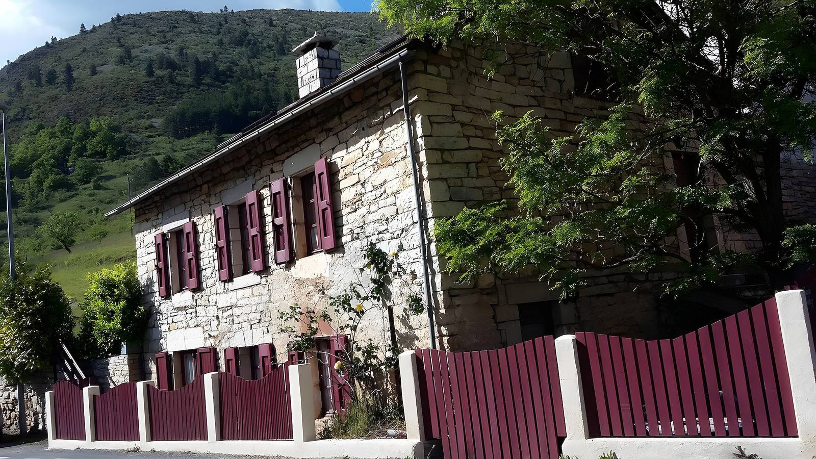Gîte « Le Vignou » à Ste-Enimie : Vue montagne, Terrasse privée et Wi-Fi in Gorges du Tarn Causses, Parc national des Cévennes
