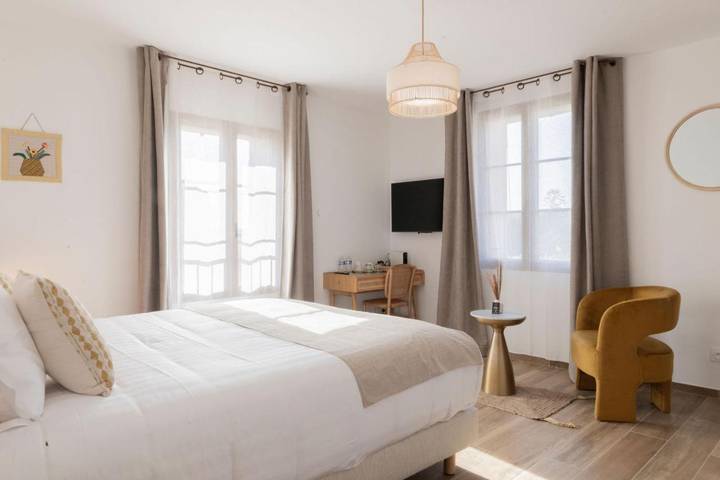 Hôtel pour 2 personnes, avec jardin et vue à La Roquebrussanne - 2