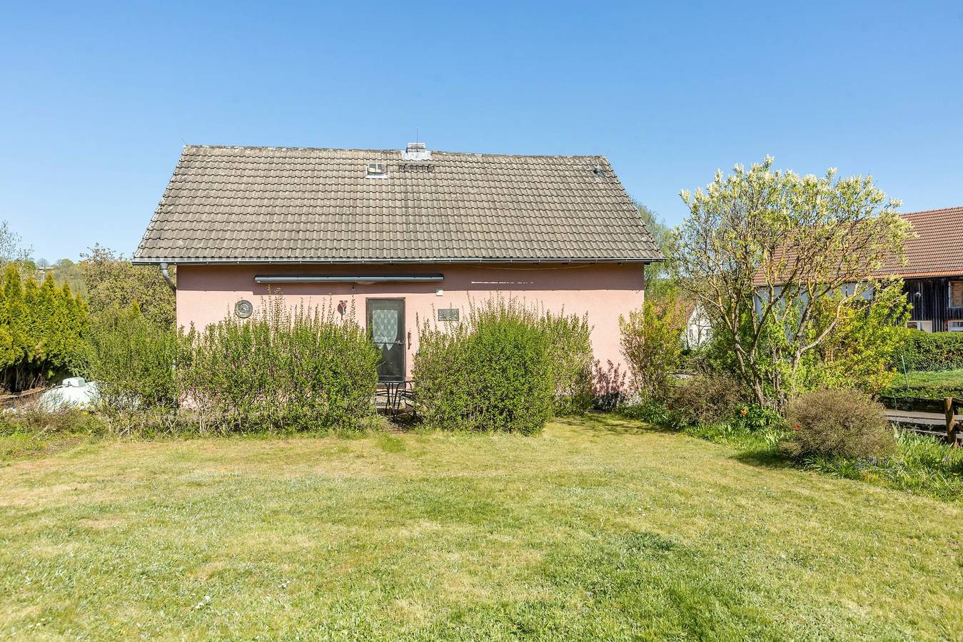 Ferienhaus 'Pinki‘ in Kölzenhain' mit privatem Garten und Wlan in Ulrichstein, Vogelsberg Region