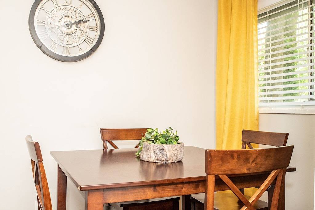 Wonderful Home away from home / 5 min from airport/ 10 min Atl/ Free Parking in East Point, Fulton County