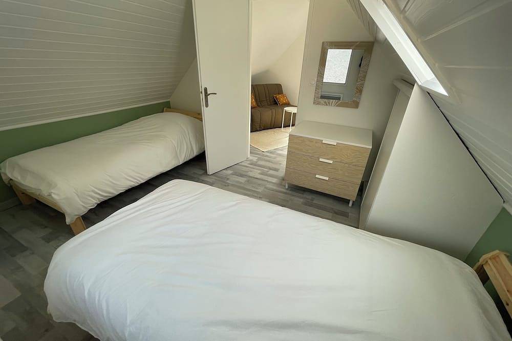 Entire apartment, Cocoon apartment 500m from town center, mountain view. Children's games, ski room in Laruns, Béarn