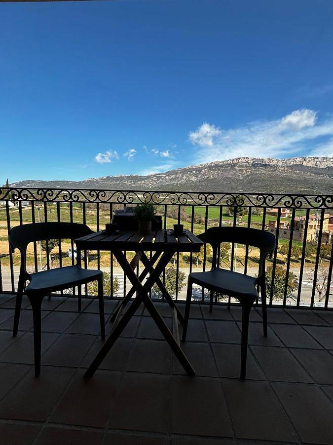 Gîte pour 6 personnes, avec balcon et vue, adapté aux familles à Àger - 4