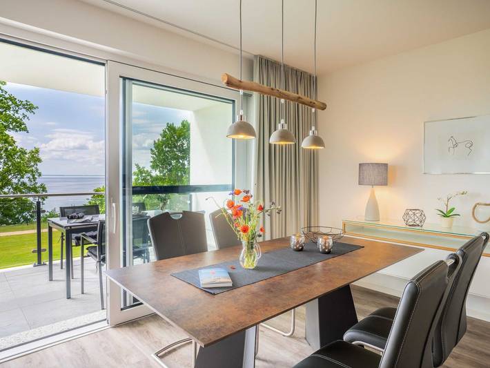 Ferienwohnung für 5 Personen, mit Garten und Seeblick sowie Sauna in Zirchow
