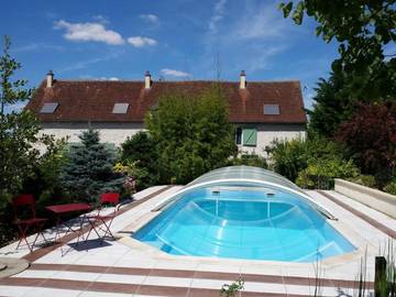 Gîte pour 6 personnes, avec terrasse et sauna ainsi que piscine et jardin à Civray-sur-Esves