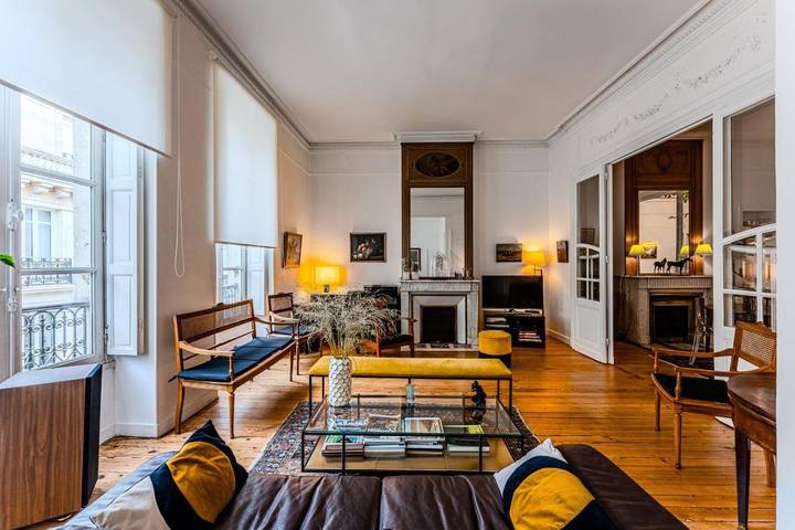 Gîte pour 6 personnes dans Basilique Saint-Seurin de Bordeaux