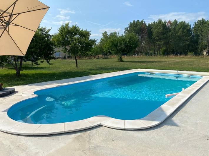 Gîte pour 6 personnes, avec Balcon et Terrasse ainsi que Jardin et Piscine à Le Pizou
