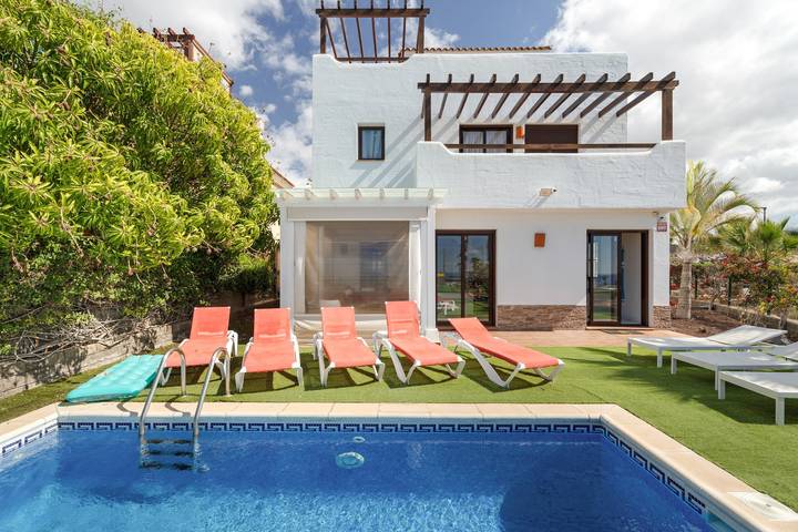 Holiday rental for 8 people, with Balcony and Garden in Amarilla Golf