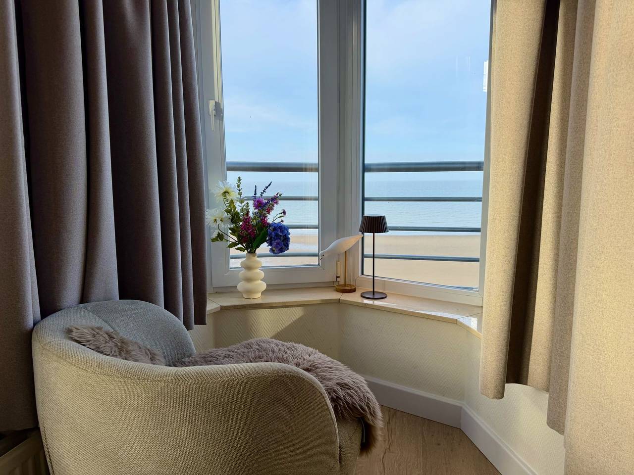 Entire apartment, Zonnehaven with seaview in Blankenberge, Belgian Coast