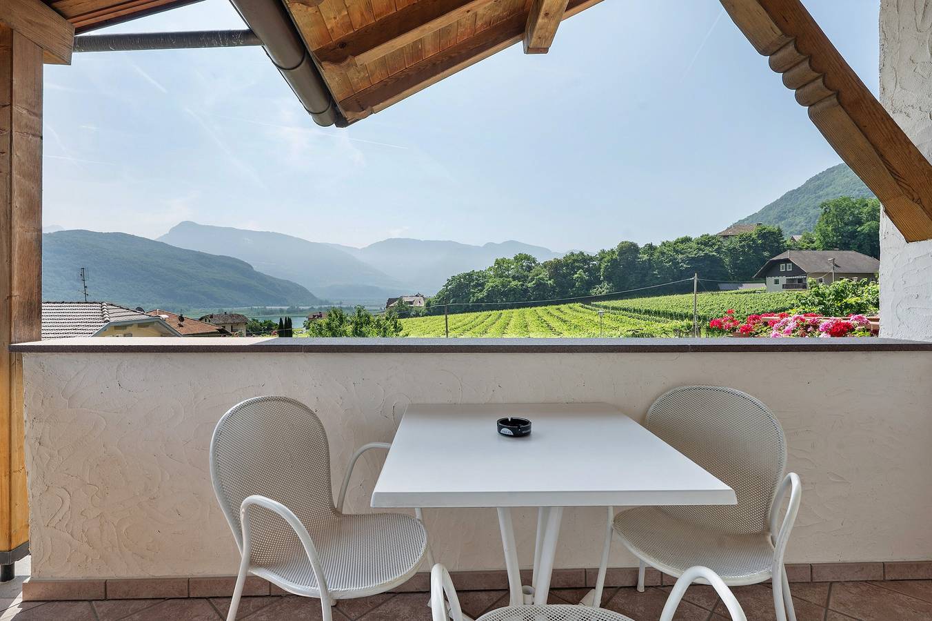 Kamer 'Seaberhof 6' met uitzicht op het meer, gedeeld zwembad en Wifi in St. Josef am See, Kaltern an der Weinstraße