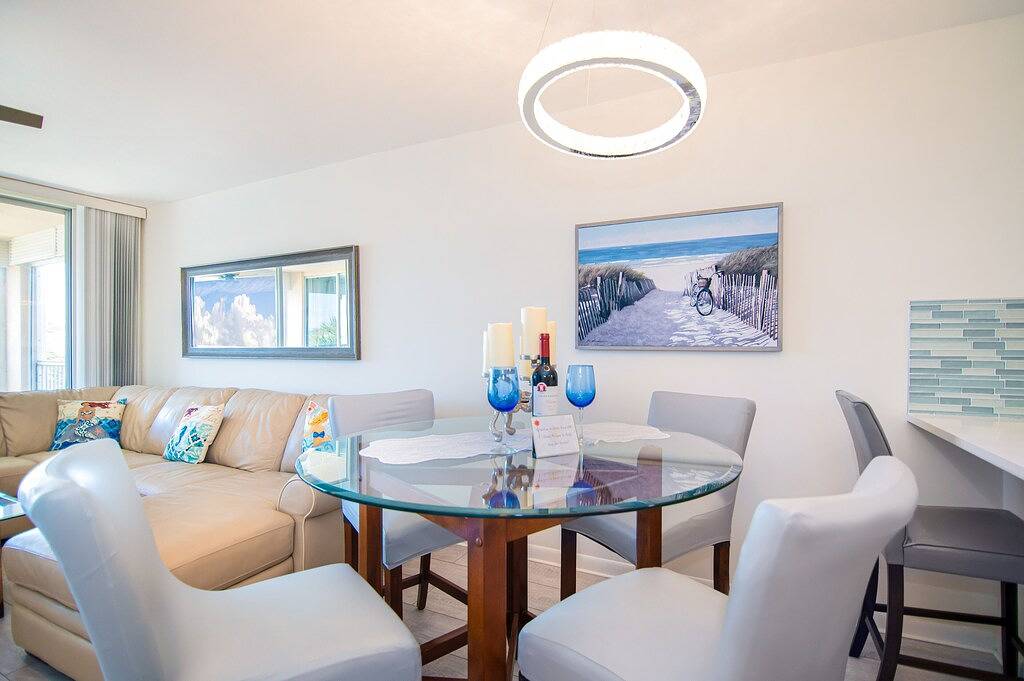 Ganze Wohnung, Lux Jupiter Bay condo w Fab Sunrise Lake Views close to beach in Jupiter, Palm Beach County