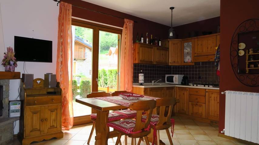 Ganze Wohnung, Il Nido della Pernice Bianca – Aprica – Tiefgaragenstellplatz & Pistennähe in San Pietro (Corteno Golgi), Corteno Golgi