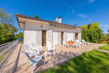 Villa for 6 People in Cadrezzate, Varese Province, Photo 1