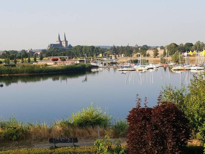 Gästehaus für 4 Personen, mit Terrasse und Garten sowie Seeblick und Ausblick am Niederrhein