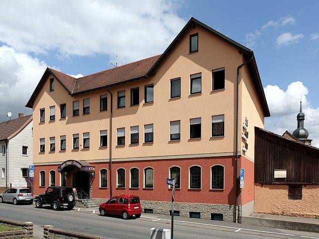 Goger Weinhotel - Standard Vierbettzimmer mit kostenfreiem Wlan in Sand am Main, Fränkisches Weinland