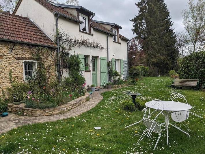 Maison d’hôte pour 3 personnes, avec jardin et terrasse à Raizeux