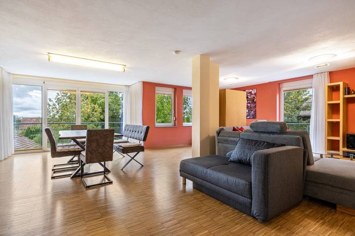 Geheel appartement, Appartement 'Ferienwohnung Gäufelden 120 Qm' met Balkon en Wifi in Gäufelden, Noordelijk Zwarte Woud