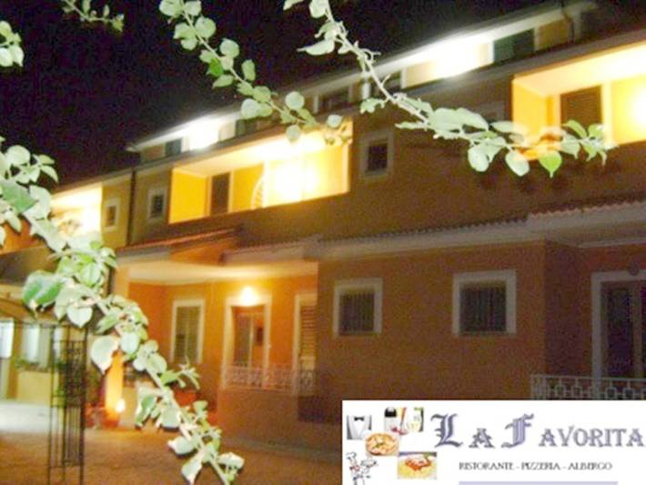 B&b per 4 persone, con balcone e panorama nonché giardino in Isola di Capo Rizzuto