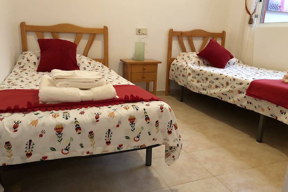 Hel leilighet, Stor 2-roms leilighet - Privat hage-10 minutter fra La Zenia strand / Boulevard in Colinas de la Zenia, Orihuela