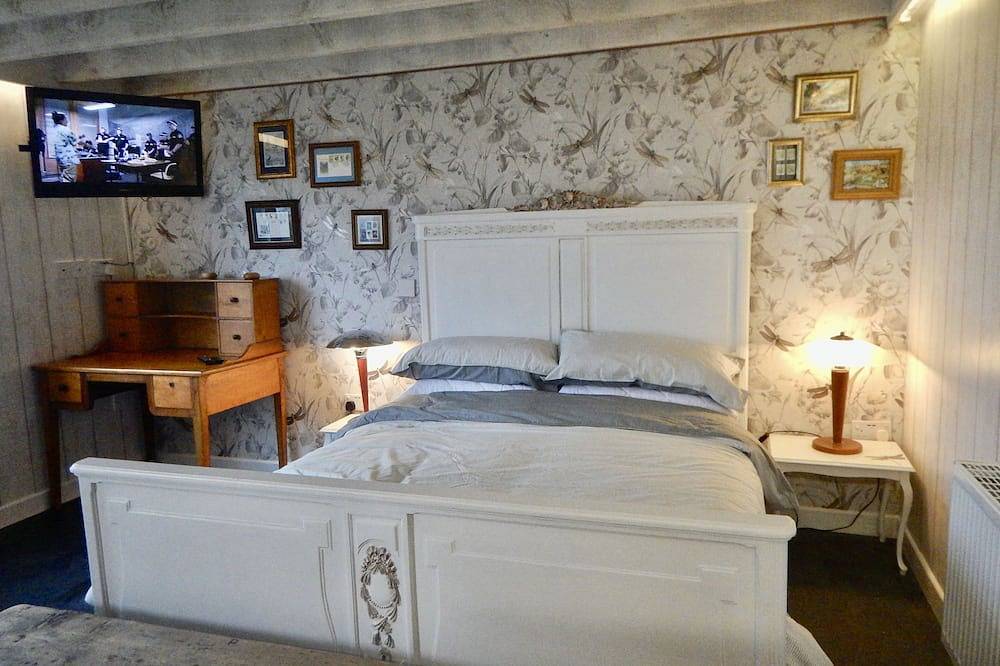 Entire apartment, Adrigole Bay Studio Apartment in County Cork
