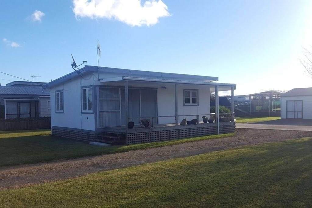 Der ursprüngliche Kiwi Bach in Whangarei District