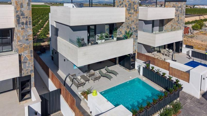 Chalet para 8 personas, con jardín además de vistas y piscina - 1