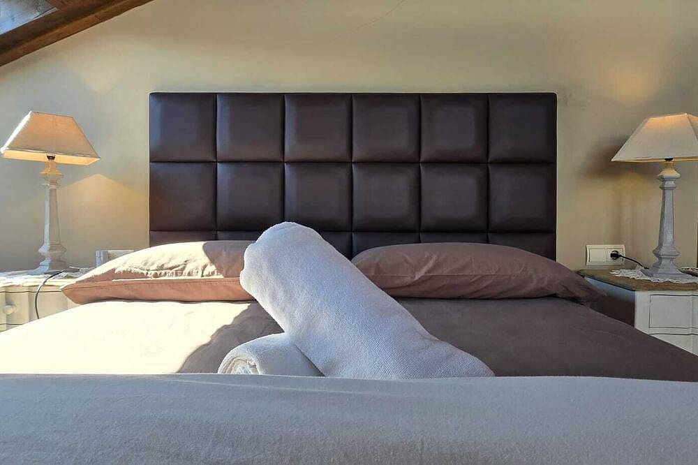 Entire apartment, Wonderful Penthouse in Puigcerdà in Puigcerdà, Catalan Pyrenees