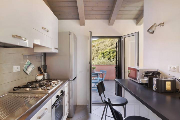 Appartamento intero, Appartamento per vacanze "Immerso nel verde", con vista montagne, terrazza e Wi-Fi in Olivastri, Chiusavecchia