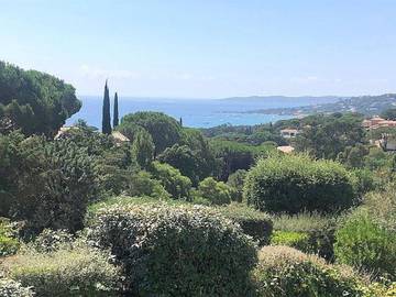 Gîte pour 3 personnes, avec piscine ainsi que jardin et vue, animaux acceptés dans Plage Des Elephants