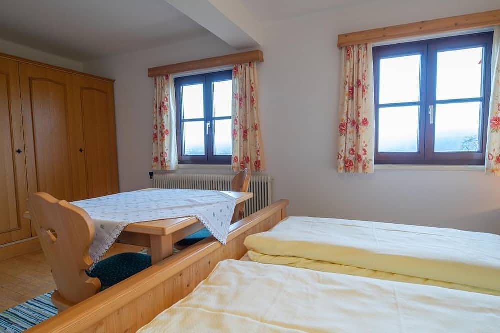 Dreibettzimmer mit Dusche, Wc - Edlingerhof in Schladming, Schladming-Dachstein