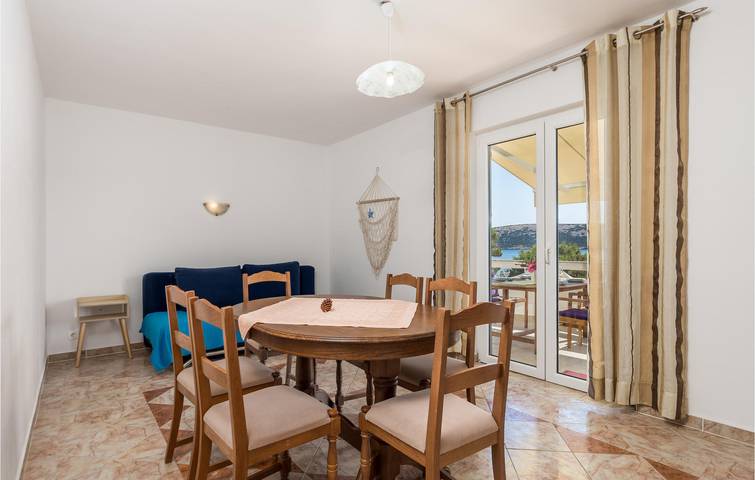 Appartement de vacances entier, Charmant appartement à 2 km de la plage : appartement moderne avec Wi-Fi, climatisation et terrasse in Stara Novalja, Pag