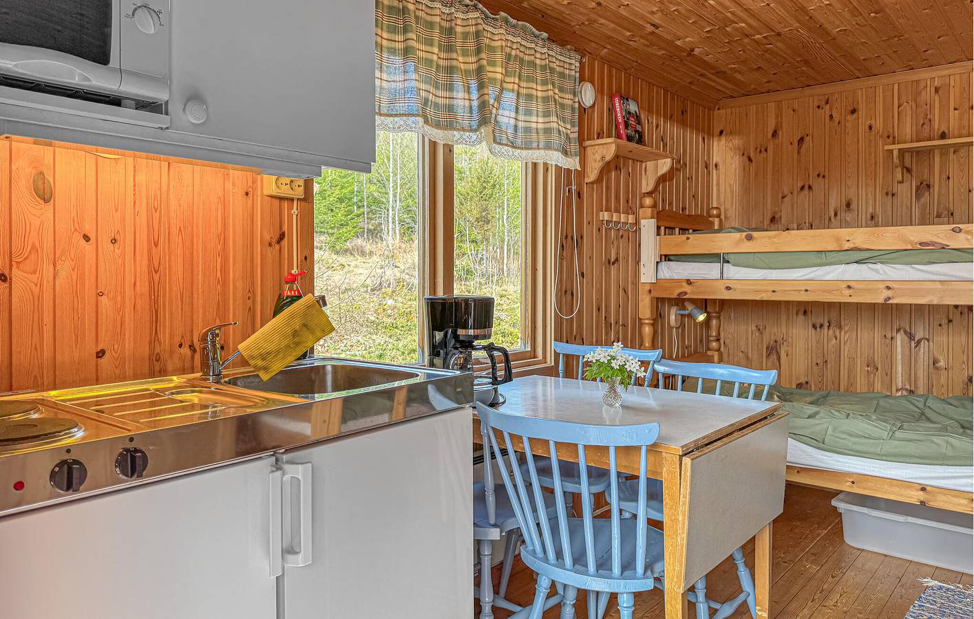 Ferienhaus für 4 Personen mit Terrasse in Ydre und Umgebung