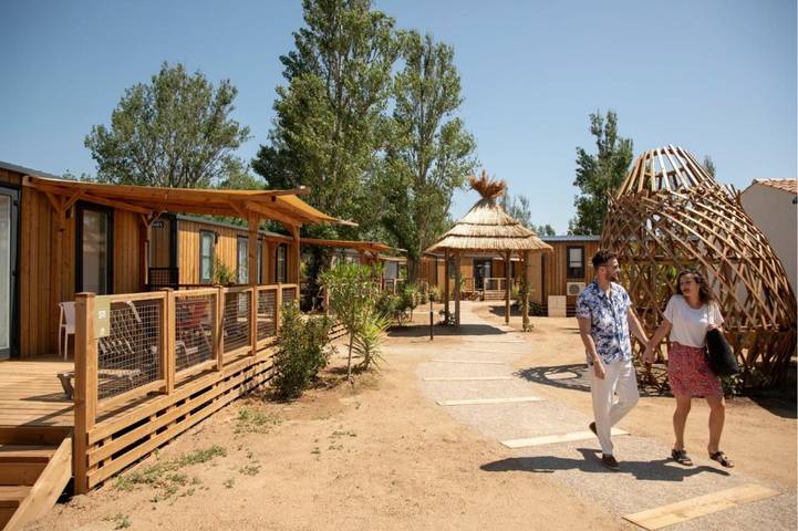 Mobil home pour 6 personnes, avec piscine ainsi que terrasse et jardin, animaux acceptés dans Plages des Cabanes de Fleury - 4