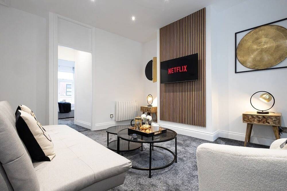 Entire apartment, Modern Bolton Retreat - Stylish Comfort - Flat B in Bolton, Greater Manchester