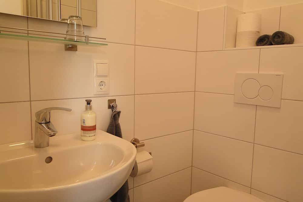 Ganze Wohnung, Ruhige Lage, nahe Koblenz, Rheintal, Moseltal und Lahntal in Vallendar, Osteifel