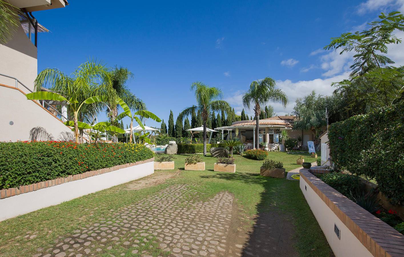 Appartement de vacances entier, Condo en bord de mer : piscine, climatisation, parking, terrasse et cuisine in Faro Capo Vaticano, Province de Vibo Valentia