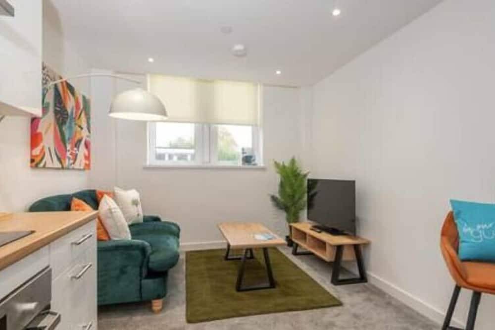Entire apartment, Thornhill House in Wakefield, West Yorkshire
