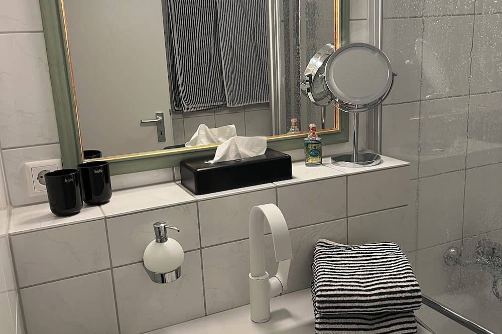 Geheel appartement, Excellent connections to the trade fair, cathedral and old town by public transport, yet in a very quiet location  in Nippes (Köln), Keulen