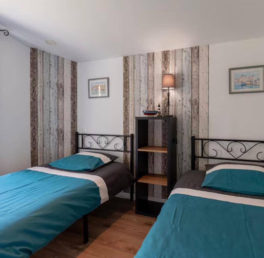 Two-Bedroom House in Plumelin, Région de Pontivy