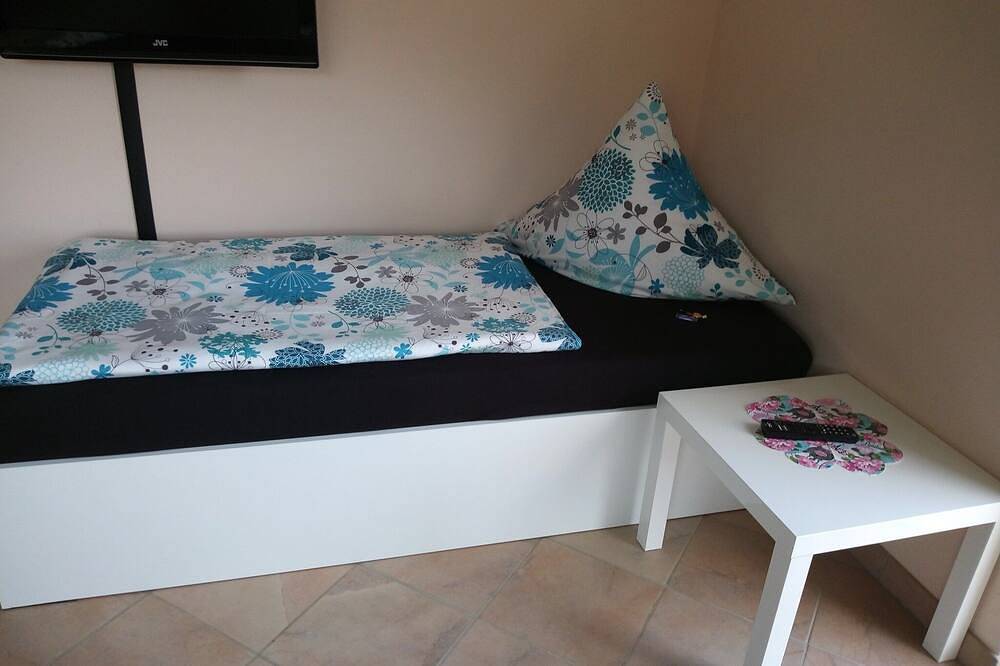 Ganze Wohnung, Gemütliche Fewo (60m2) im Eg mit kleinem Garten & Terrasse in Küps, Oberfranken
