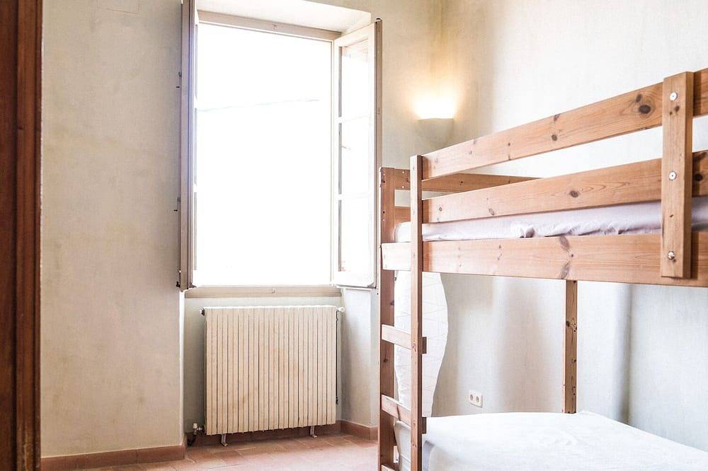 Casa de Pueblo Reformada y con Encanto a 10min de Figueres y 30min de Cadaques in Palau-saverdera, Oberampurien