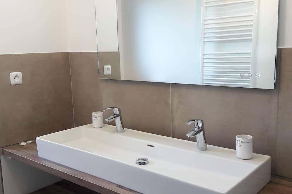 Maison Climatisee A Aigueze Avec Piscine De 2 A 6 Personnes Gorges De L' Ardeche in Aiguèze, Région de Nîmes
